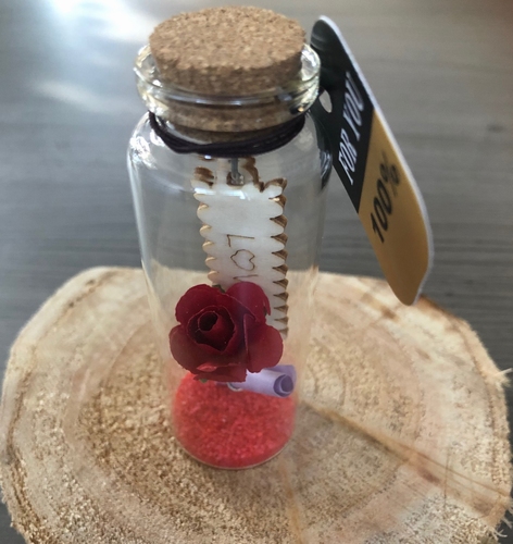 Geluksflesje met houten wens & rode roos